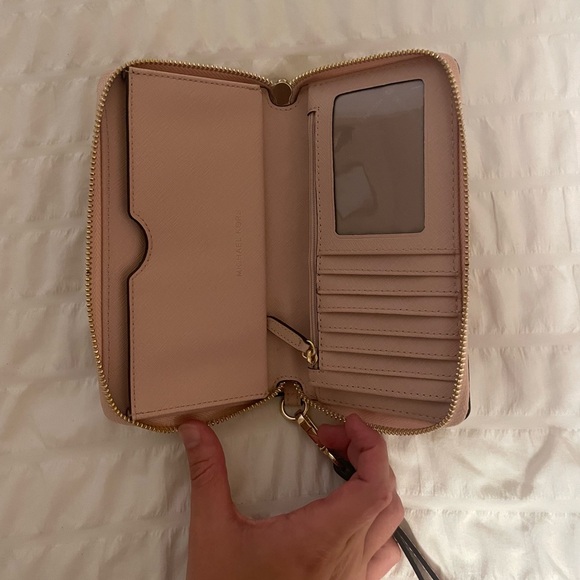 NWOT Michael Kors Blush Pink Large Smartphone Wristlet - Picture 4 of 5